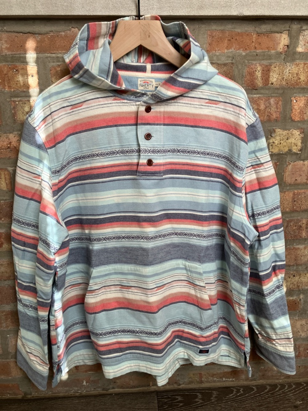 FAHERTY
Pacific Poncho - Beacon
Paradise